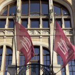 Новые двери в квартиру: где теряются деньги и как этого избежать